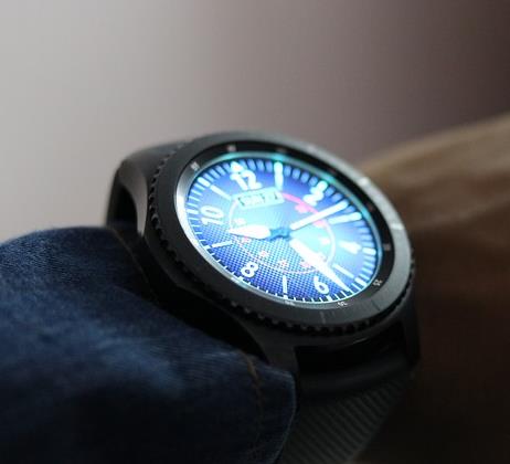 锂锰纽扣电池应用在高精度动态心率监测智能手表手环
