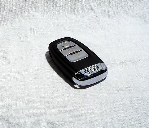maxell纽扣电池CR2032在汽车无线钥匙中的应用，年自放电率低仅1%