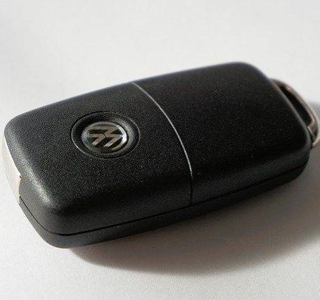 为汽车遥控车钥匙电源供电选择一款合适的松下钮扣电池：CR2025